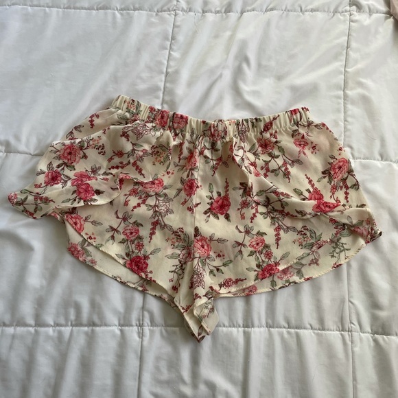 FOREVER 21 GIRLS FLORAL SHORTS - Picture 1 of 3